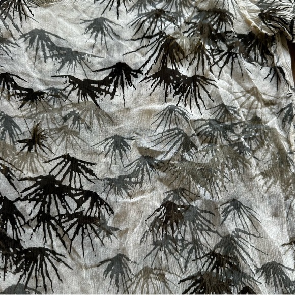 Tommy Bahama Women’s Sheer Silk Peasant Blouse Medium Abstract Tie Front Chiffon - Picture 3 of 10